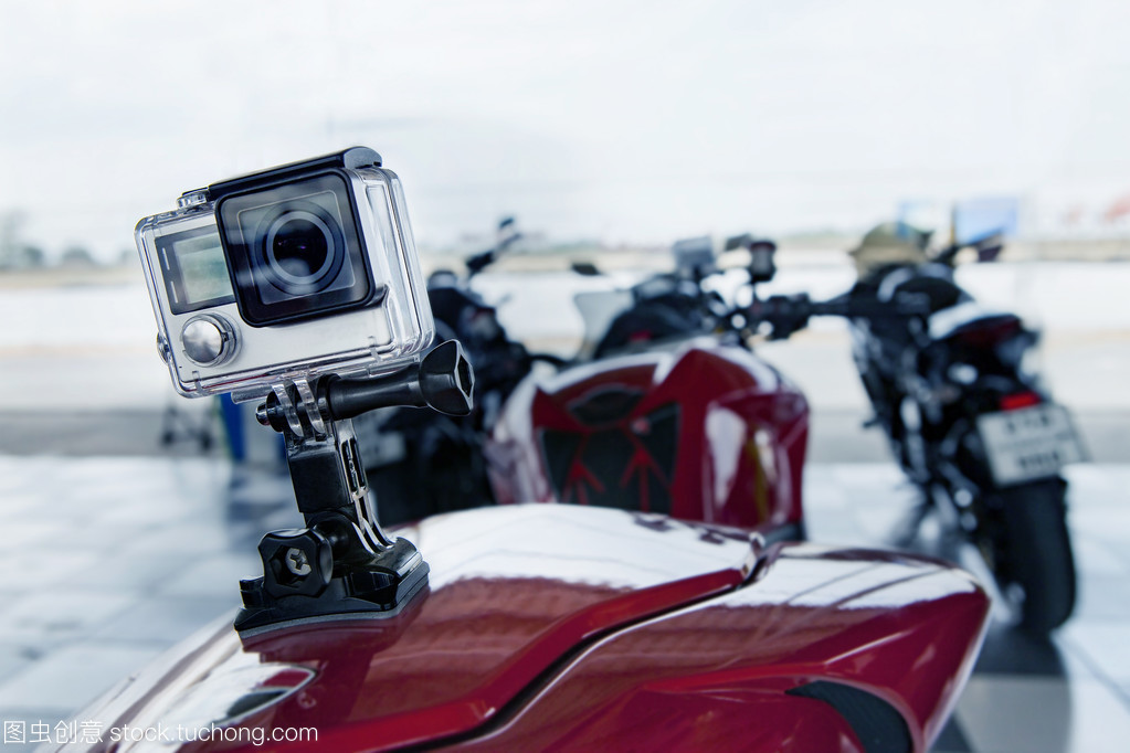 运动摩托车后方视角 运动摄像机的安装与拍摄技巧